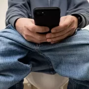 Tuvalette Telefon Kullanımı ve Enfeksiyon Riski