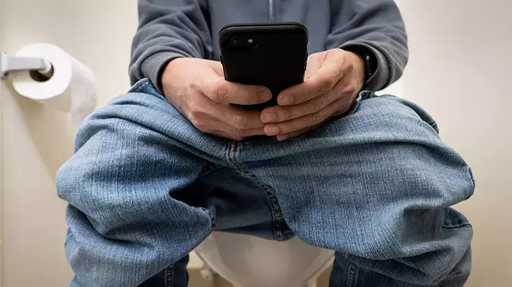 Tuvalette Telefon Kullanımı ve Enfeksiyon Riski